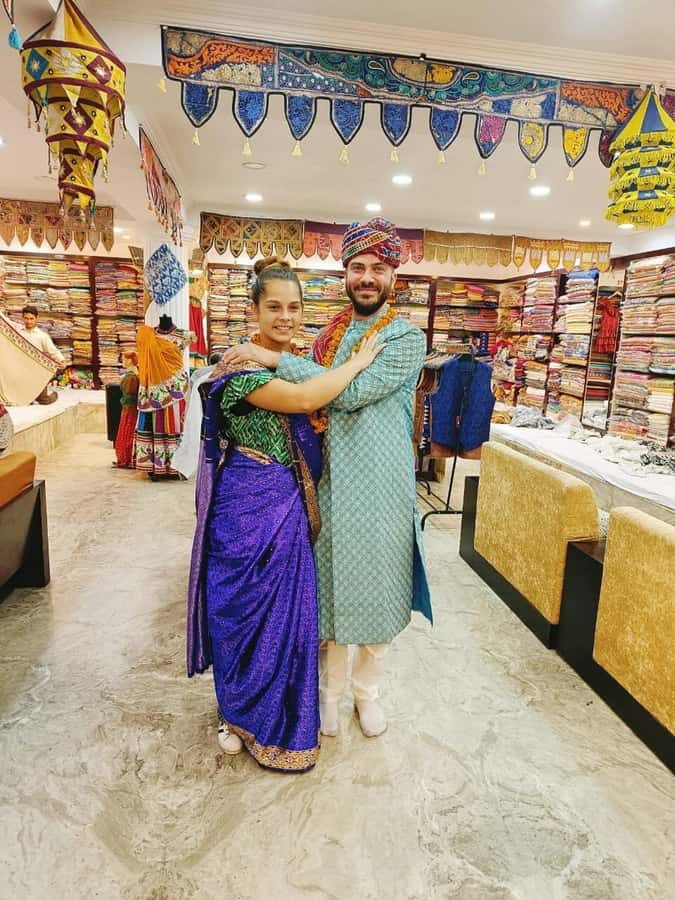 Delhi: Private Shopping Tour with Guide and Transfer - Khari Baoli Spice Market: Nuts, Herbs, and Tea Finds