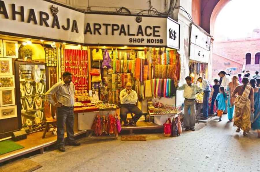 Delhi: Private Shopping Tour with Guide and Transfer - What You Get for $25 Per Person, and Why It Often Feels Worth It