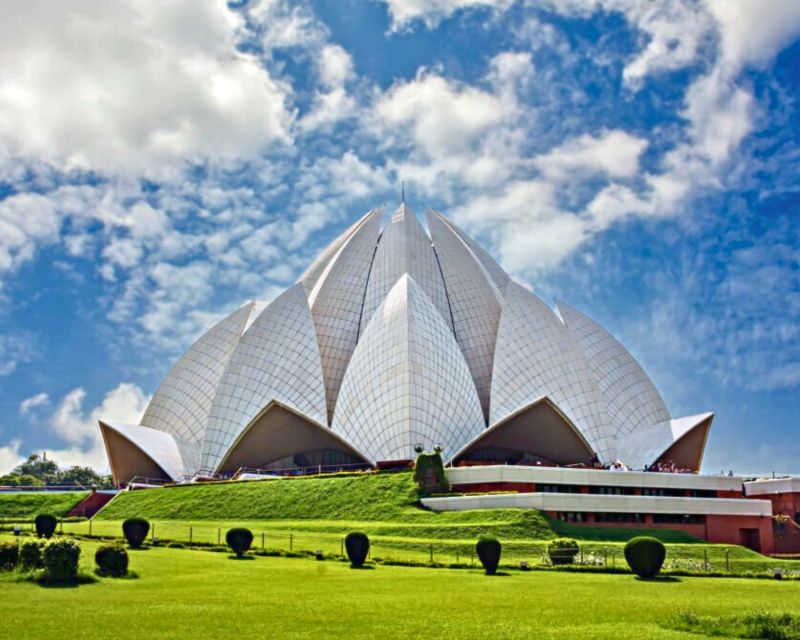 Delhi: Private Spiritual Sites Car Tour with Lunch and Entry - The 8-hour structure that keeps Delhi from feeling like chaos
