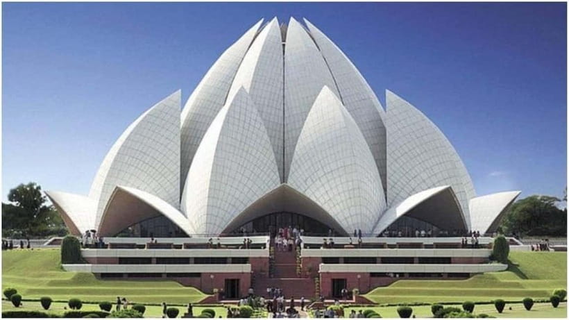 Delhi: Private Tour of Old and New Delhi with Hotel Pickup - New Delhi pauses and passes: India Gate, Parliament, and Rashtrapati Bhavan