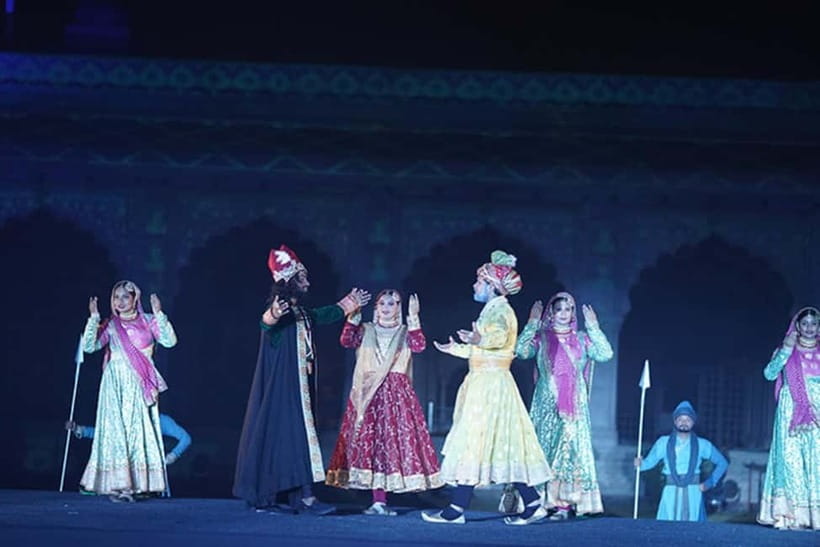 Delhi: Red Fort 2 Hour Light & Sound Show with Private Guide - Dinner included: simple, planned, and part of the evening flow