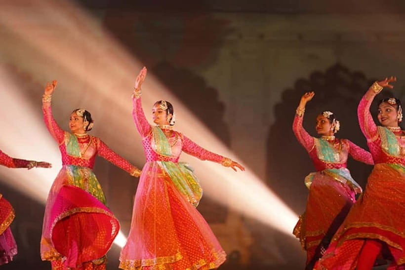 Delhi: Red Fort Light and Sound Show Guided Tour - Why the Guide Makes This Tour Worth Paying for