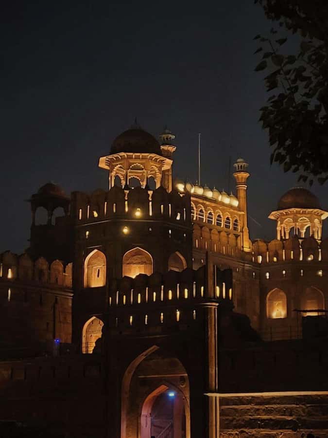 Delhi's Red Fort: 2-hour Guided Evening Light & Sound Show - Narration, Sound Effects, and the Emotional Beats