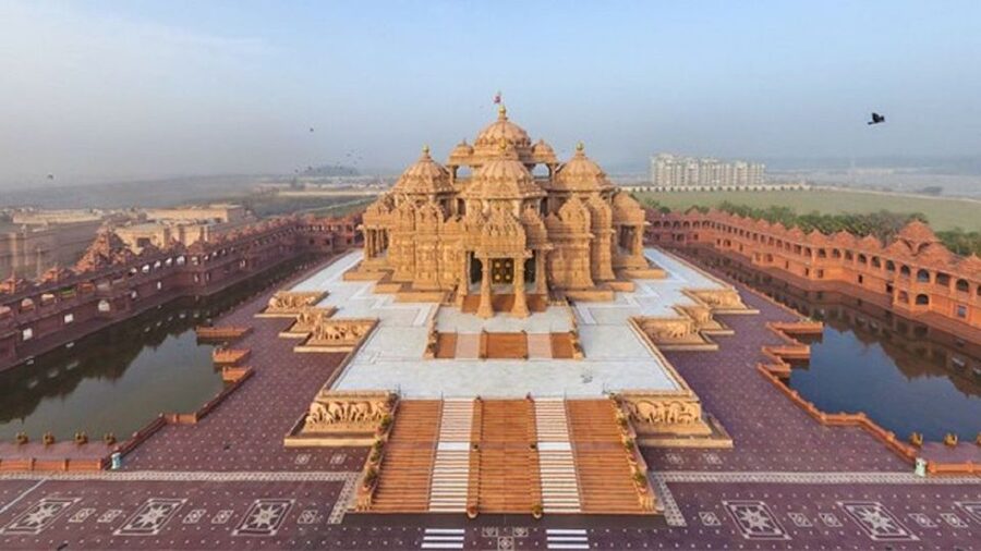 Delhi's Temples and Spiritual Sites Day Tour - Optional Red Fort sound and light show: history you can follow easily