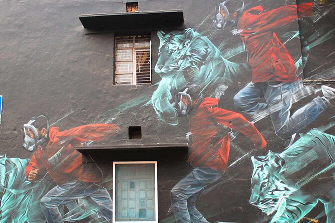 Delhi Street Art Tour - Khan Market coffee stop: the easiest way to start the tour