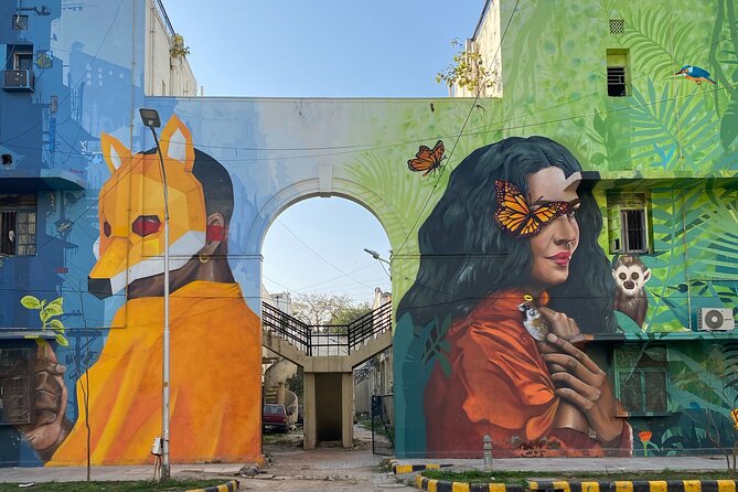 Delhi Street Art Walk in Lodhi Art District with Chai & Food - Stop 2: Homemade Chai and Light Traditional Bites