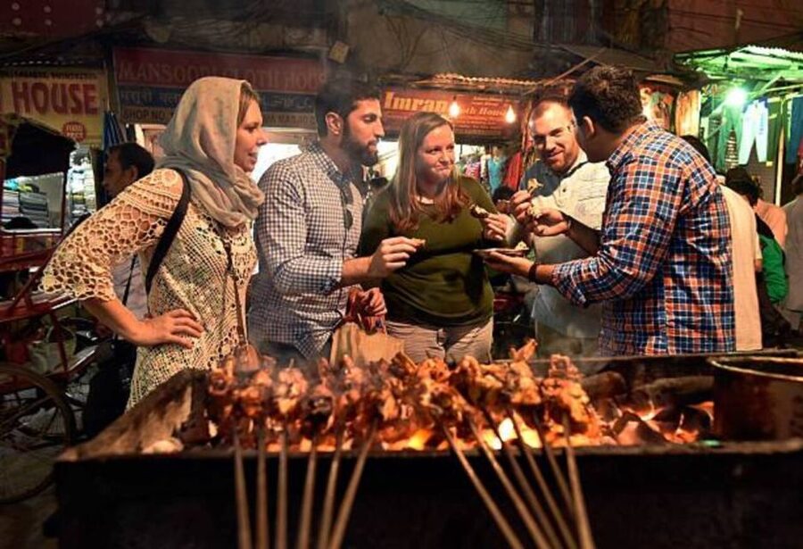 Delhi: Street Food Walking Tour of Old Delhi with Tastings - Key things you will notice on this Old Delhi street food walk