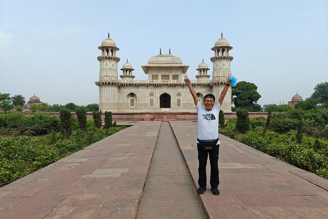 Delhi: Taj Mahal Agra Fort & Baby Taj Tour by Car with Fast Entry - DoubleTree by Hilton Agra lunch: a 5-star break, with one catch