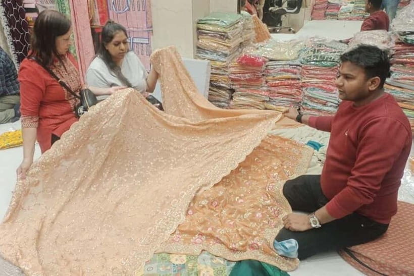 Delhi: Textile Trail Tour with Artisan Interaction - Dilli Haat and the Art Market Brain-Training Session