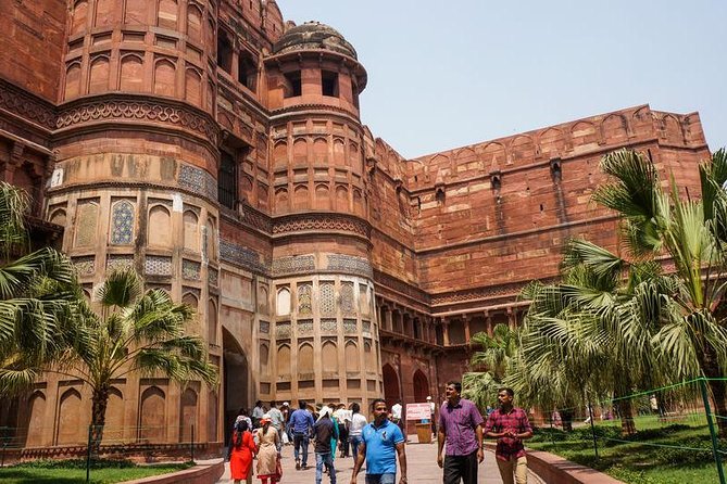 Delhi to Agra and Taj Mahal Day Trip by Express Train with Lunch - Agra Fort in 60 minutes: what you can realistically see