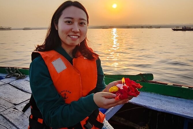 Delhi to Varanasi: Tour to the Sacred Ganga Aarti Ceremony - Sunset boat ride on the Ganges: the calm window right before the flames