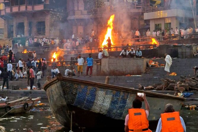 Delhi to Varanasi: Tour to the Sacred Ganga Aarti Ceremony - Return to Delhi: high-speed train, onboard dinner, and a calm landing
