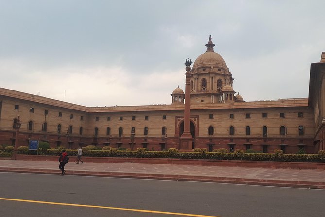 Delhi Tour with private car and local guide full day - Lotus Temple: a free, modern pause in a flower-shaped landmark