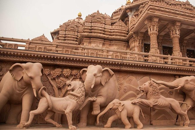 Delhi: Visits to Swaminarayan Akshardham with guide & transfers - Wandering the carvings and gardens without missing the point