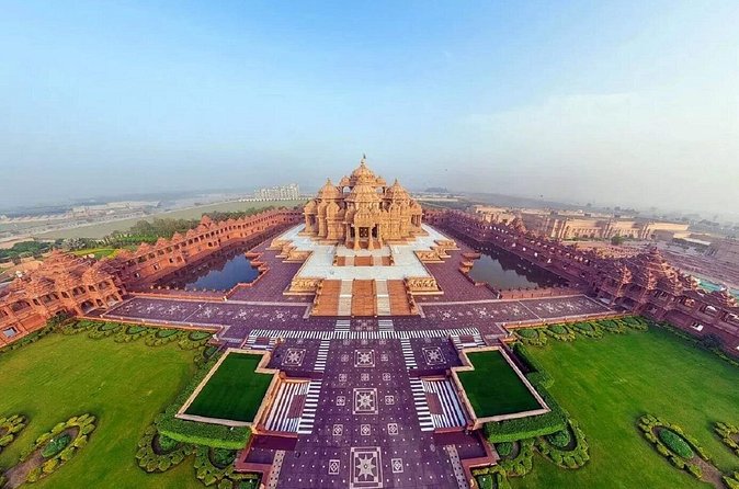 Delhi: Visits to Swaminarayan Akshardham with guide & transfers - The 4 pm light and water show, when timing pays off
