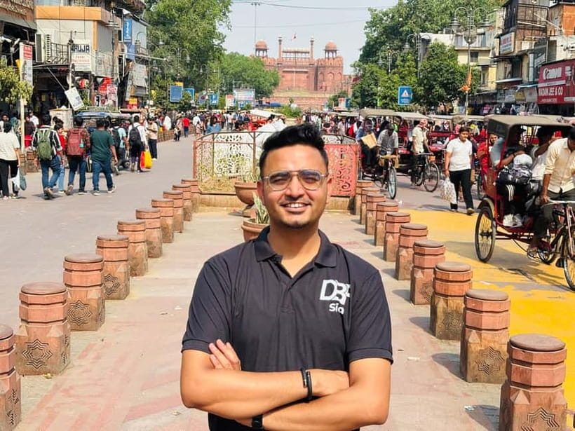Discover Old & New Delhi: Private Tour with Street Food - Qutub Minar: a first stop with instant wow factor