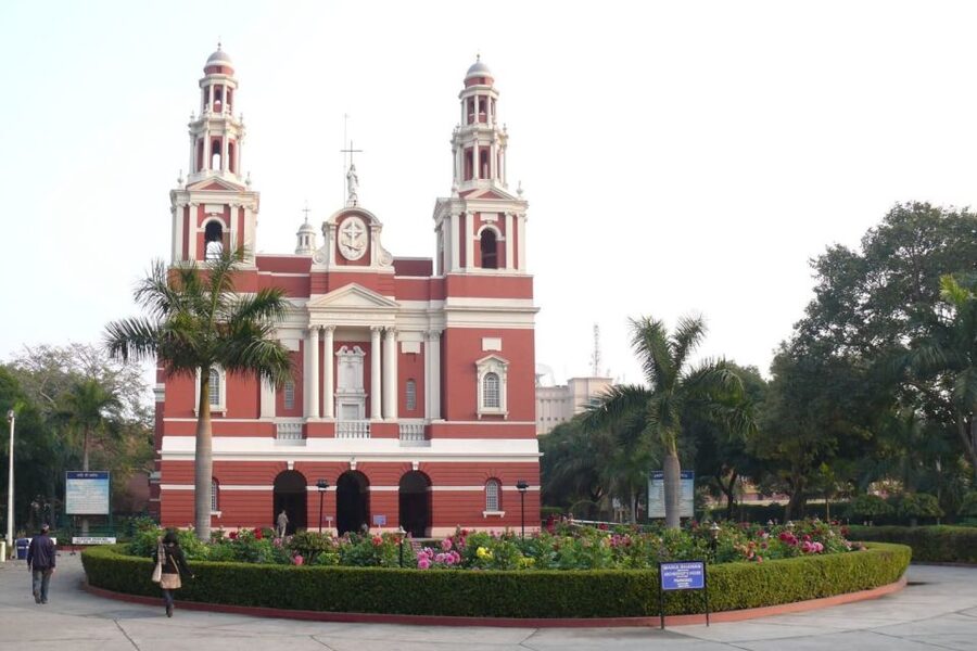 Divine Delhi: Explore Indian Faiths on a Cultural Tour - Gurudwara Bangla Sahib, the Sarovar, and Sikh service