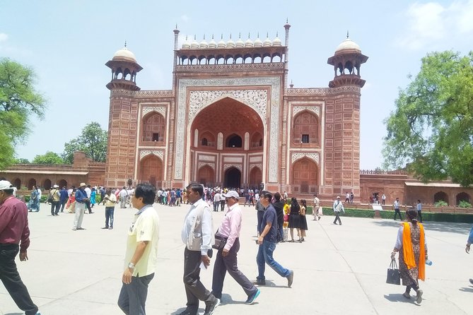 Exclusive Private Taj Mahal Agra Day Trip from Delhi - Agra Fort in one focused hour: What you can realistically see