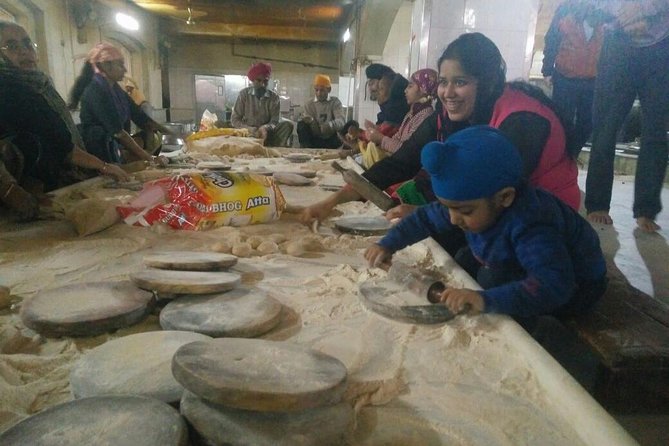Explore the Beauty of Old Delhi & the Spice Market! - Gurudwara Sis Ganj Sahib: Sikh devotion, the kitchen, and respectful attention