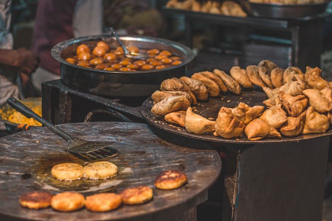 Food Walk tour of Old & New Delhi with a local guide - Old and New Delhi in 4 hours: what makes this food walk tick
