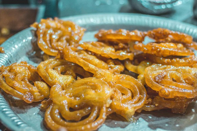 Food Walk tour of Old & New Delhi with a local guide - How the Old Delhi food stop stays manageable