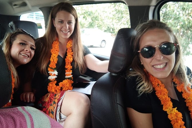 Four-Day Private Luxury Golden Triangle Tour to Agra and Jaipur From New Delhi - Day 1 in Delhi: Qutub Minar, Lotus Temple, and India Gate in one flow