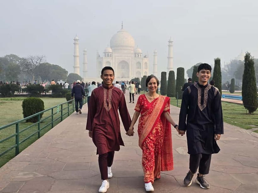 From Agra: Taj Mahal Guided Tour With Professional Photos - Meeting Your Guide: Punctual, Personal, and Focused on the Architecture