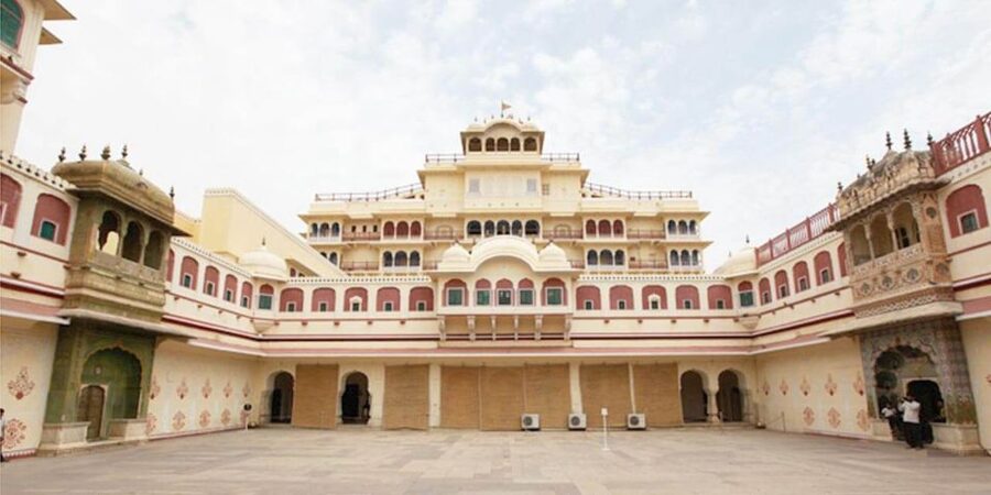 From Delhi: 2-Day Jaipur Private Guided Tour - Driving Time and Arrival: What the 4 to 5 Hour Transfer Means