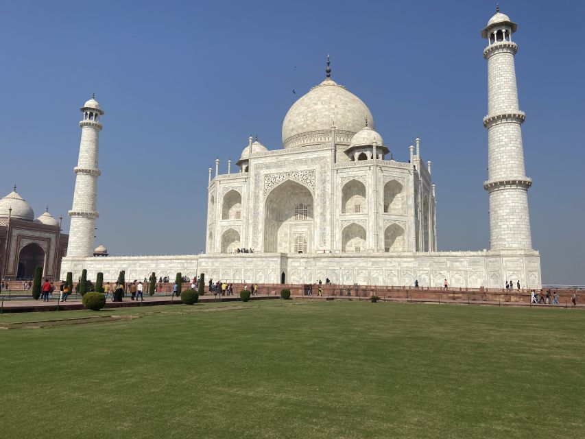 From Delhi: 2 Days Taj Mahal & Agra Tour With Fatehpur Sikri - Day 2: sunrise Taj Mahal and the red-sandstone city of Fatehpur Sikri