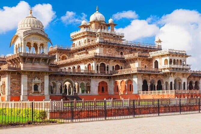 From Delhi : 3 Day Private Luxury Golden Triangle Tour By Car - Day 1 in Delhi: Qutub Minar, Lotus Temple, and a big architecture lesson