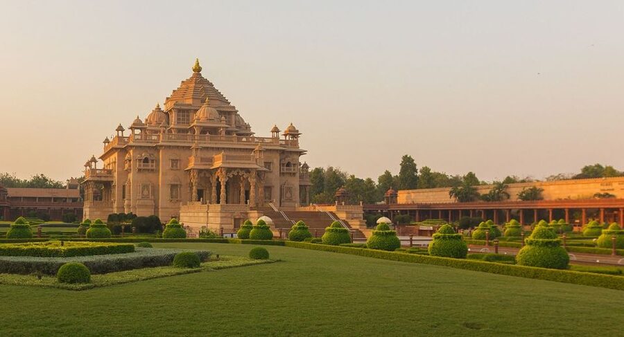 From Delhi: 3-Days Private Golden Triangle Tour with Hotel - Day 3 in Jaipur: Amber Fort, Hawa Mahal, Jantar Mantar, and the stepwell