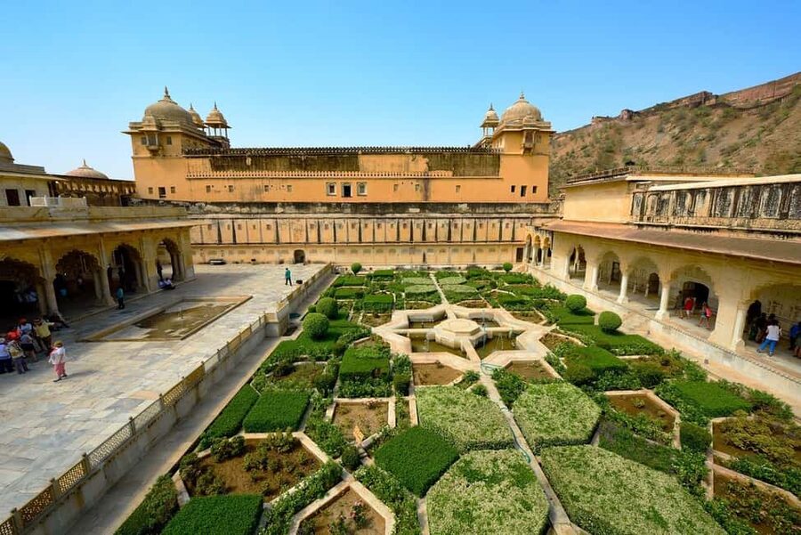 From Delhi: 4-Day Private Luxury Golden Triangle Tour India - Private driver and expert guides: where quality shows up