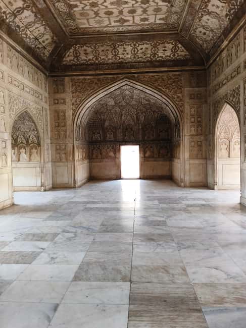From Delhi: 5 Days Golden Triangle Tour - Day 4 in Jaipur: Amber Fort, City Palace, Jantar Mantar, and big photo stops