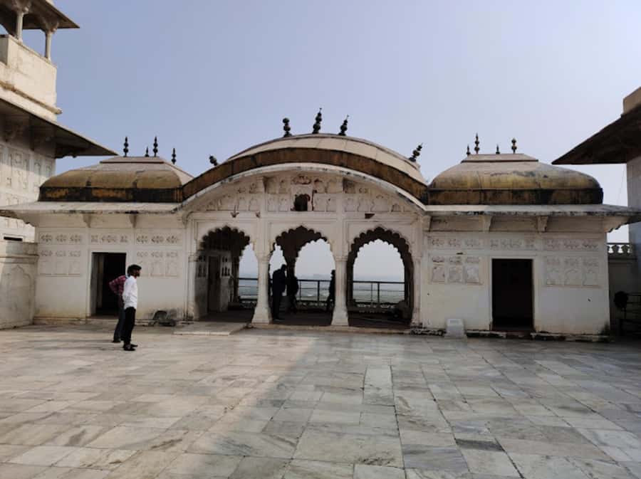 From Delhi: Agra Private Tour with Fast Entry to Taj mahal - Agra Fort: the UNESCO stop that adds the bigger picture