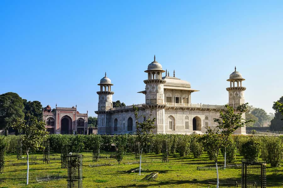 From Delhi: Agra Private Tour with Fast Entry to Taj mahal - Fast Taj Mahal entry, plus a guide who turns stone into story