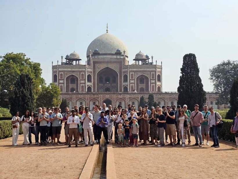 From Delhi Airport: Layover Guided Old & New Delhi Tour - Gurudwara Bangla Sahib: a calm pause in the middle of the city