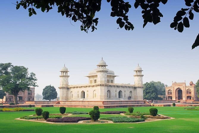 From Delhi: All-Inclusive Taj Mahal and Agra City Tour By Car - Agra Fort: Mughal Power, Stone Details, and Real Context