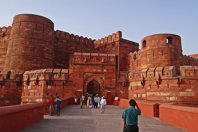 From Delhi: All-Inclusive Taj Mahal Tour by Train with Escort - Agra Fort after the Taj: a strong one-hour follow-up