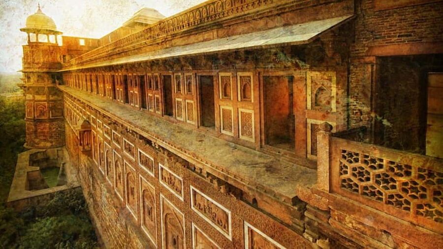 From Delhi Exclusive Taj Mahal Private Tour with Luxury Car - 5-star hotel lunch in Agra, with Mughlai focus