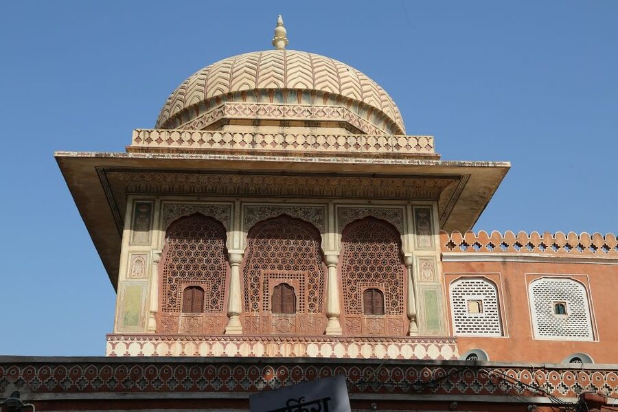 From Delhi: Jaipur Day Trip by Fast Train or Private Car - Panna Meena Ka Kund stepwell and the Monkey Temple: photos plus local texture