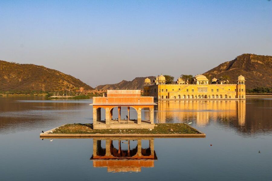 From Delhi: Jaipur Day Trip by Fast Train or Private Car - Guides and drivers: why the names matter more than the schedule
