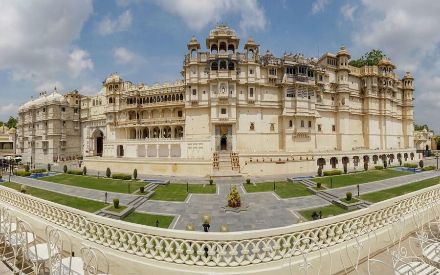 From Delhi: Jaipur Private Tour with Guide & Hotel Pickup - Gaitor Ki Chhatriyan: A Calm Note in a Packed Day
