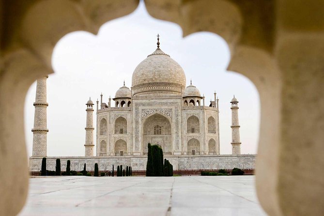 From Delhi: Luxury Taj Mahal Day Tour By Audi / BMW/ Mercedes - Taj Mahal timing and what to do in your 3-hour visit