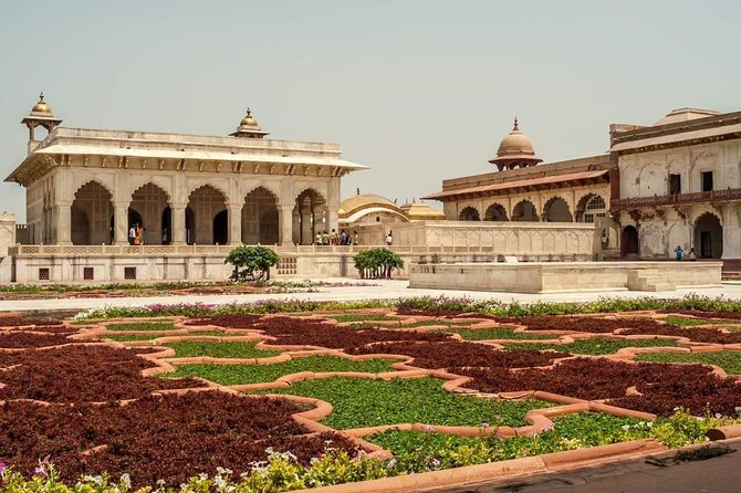 From Delhi: Luxury Taj Mahal Day Tour By Audi / BMW/ Mercedes - Agra Fort in 45 minutes: smart focus beats checklist fatigue