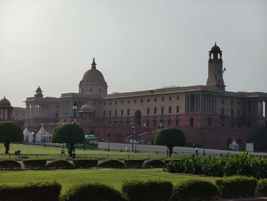 From Delhi: Private 3-Day Golden Triangle Luxury Tour - Jaipur Day 2: arriving ready for royal architecture and stairwell symmetry