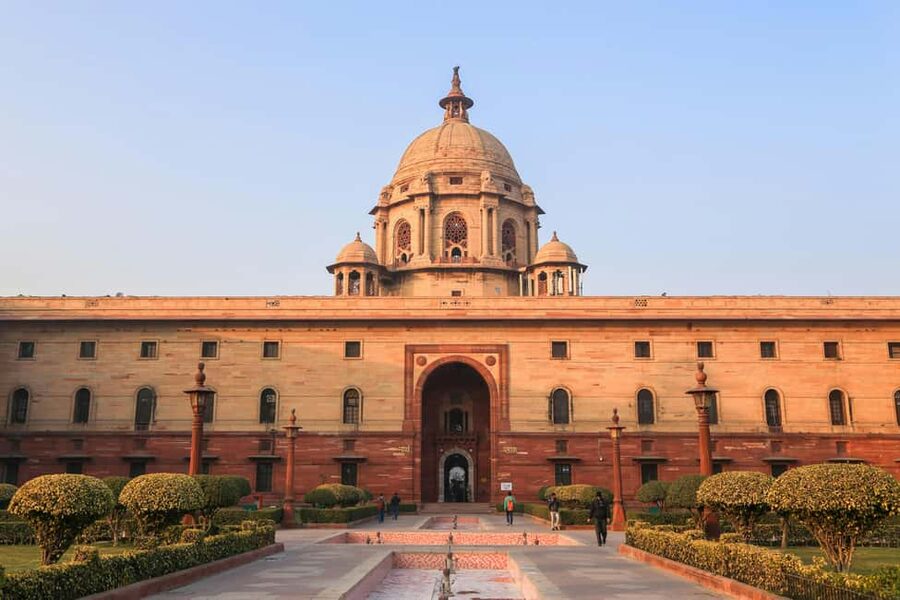 From Delhi: Private 3-Day Golden Triangle Luxury Tour - Day 1 in Delhi: Qutub Minar, Humayun’s Tomb, and Old Delhi by rickshaw