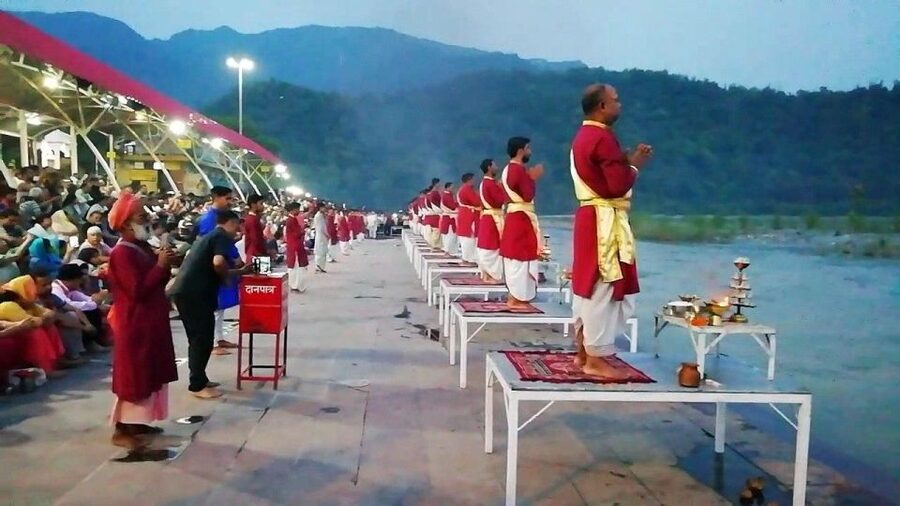 From Delhi: Private Rishikesh and Haridwar Day Tour by Car - Triveni Ghat: the purifying dip idea and evening lantern light