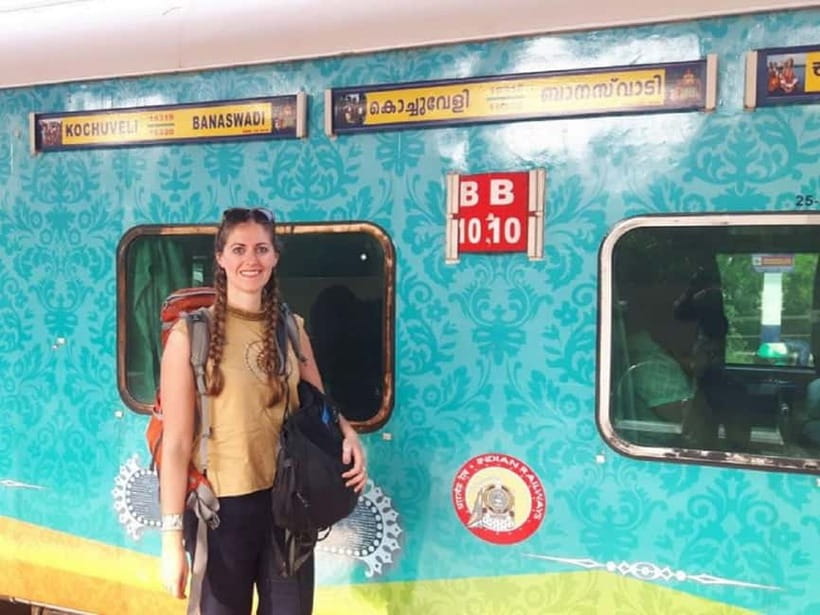 From Delhi: Private Taj Mahal & Agra Tour By SuperFast Train - Choosing a private guide and making the most of photos