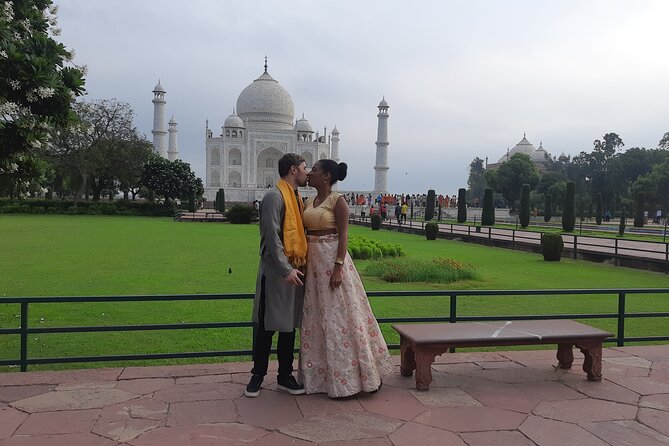 From Delhi: Private Taj Mahal Photoshoot in Indian Ethnic Attire - Choosing your outfit: sarees, lehengas, and kurta styling