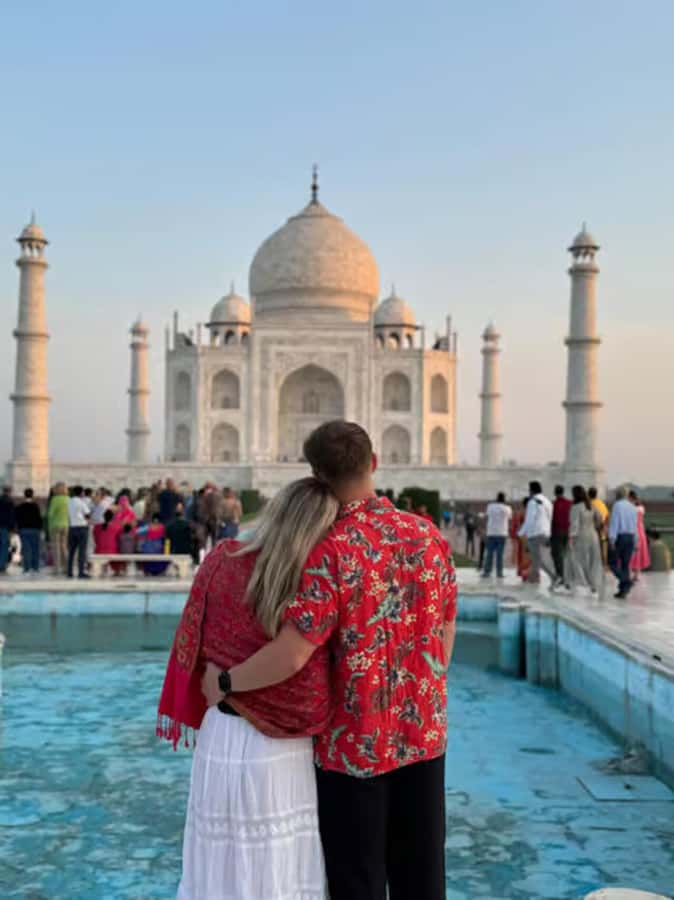 From Delhi: Same Day Taj Mahal Tour with lunch in 5 star - Private pickup from New Delhi, with the driving handled